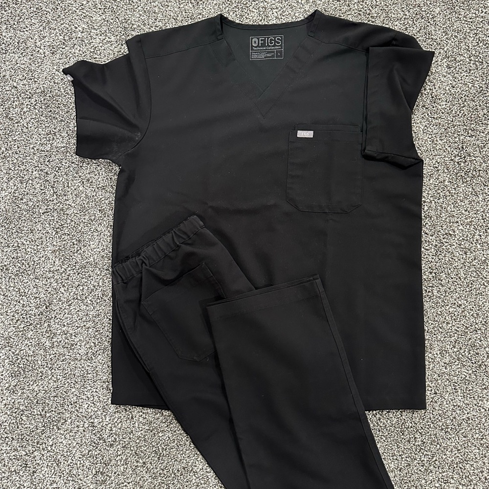 FIGS Black Scrub Set
